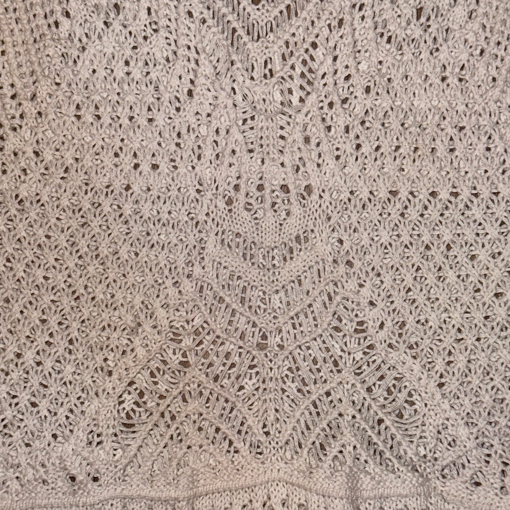 Abercrombie Crochet Tank in cream- Size Medium - Picture 4 of 7
